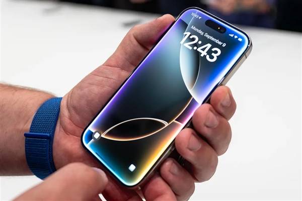 苹果国行版iOS 18.6将启用AI功能，百度阿里技术支持能否助销量回升？