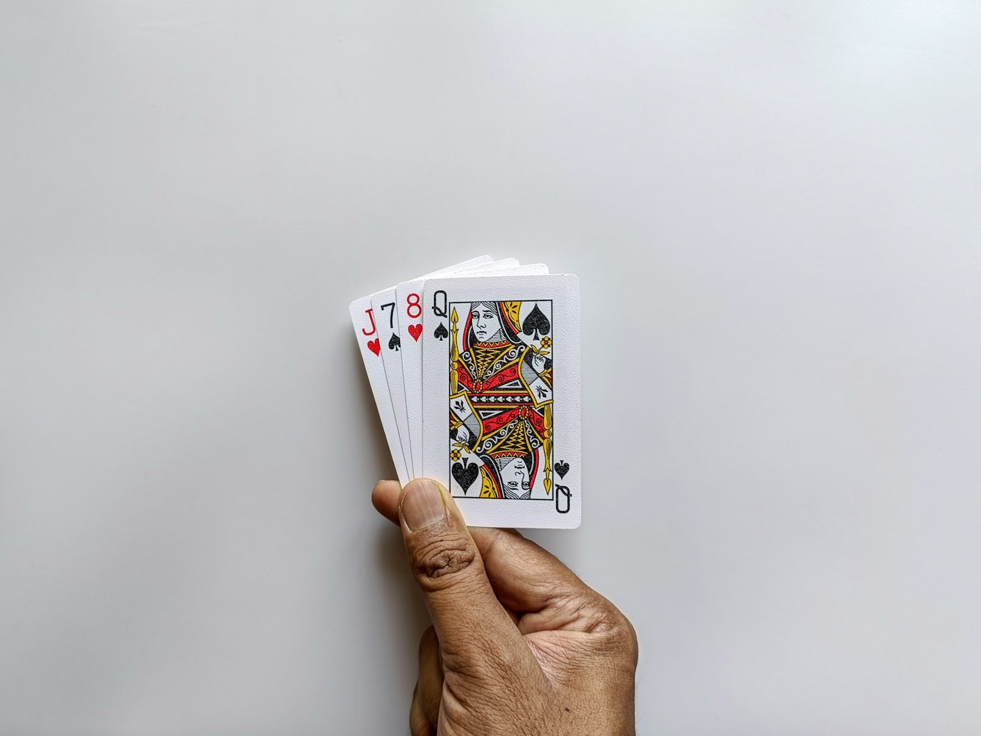 Syventäminen uhkapelimaailmaan: Loistava opas kasinoperusteisiin