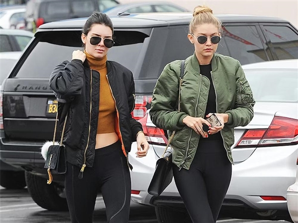 回到 2016：赶在 AI、战争和短视频到来之前