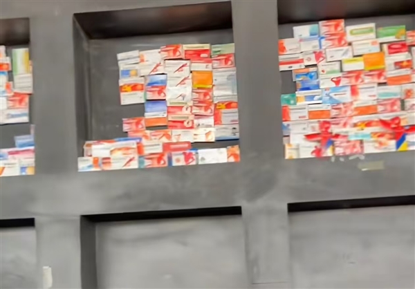 年轻人热衷给古人上坟：霍去病墓前堆满薯片、辣条