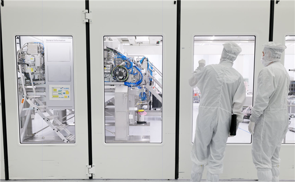 售价超 26 亿元 ASML 超级 EUV 光刻机明年卖 10 台：1.4nm 工艺要用