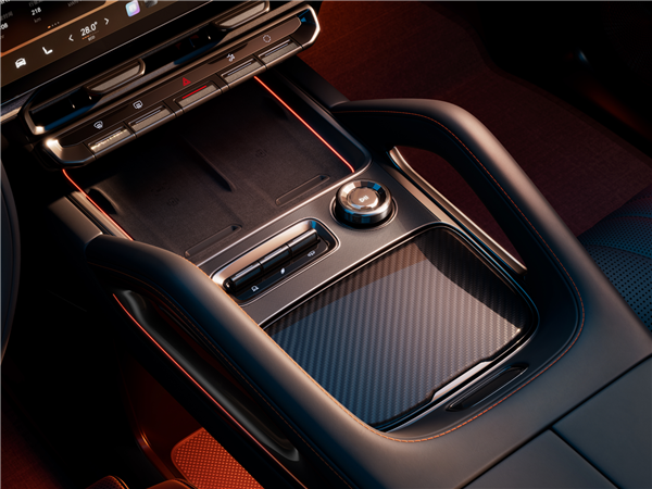 32.98 万起 极氪 8X 上市：吉利系“宝马 X5