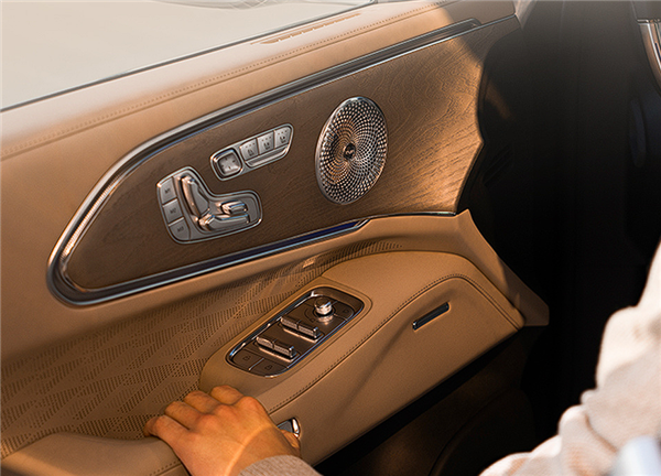 32.98 万起 极氪 8X 上市：吉利系“宝马 X5