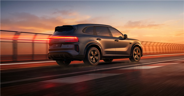 32.98 万起 极氪 8X 上市：吉利系“宝马 X5