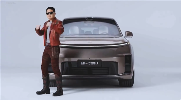 笑不活了 AI 李想在 L9 车顶再现一字马大劈叉