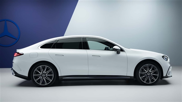 史上最运动的 C 级！奔驰 C 级纯电版全球首发：车内一块巨屏横贯前排