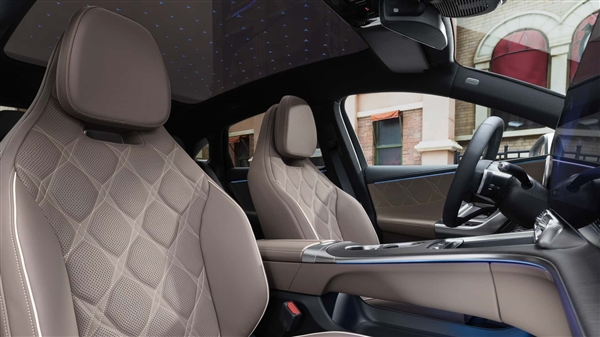 史上最运动的 C 级！奔驰 C 级纯电版全球首发：车内一块巨屏横贯前排