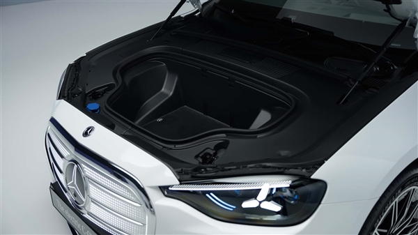 史上最运动的 C 级！奔驰 C 级纯电版全球首发：车内一块巨屏横贯前排