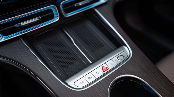 史上最运动的 C 级！奔驰 C 级纯电版全球首发：车内一块巨屏横贯前排