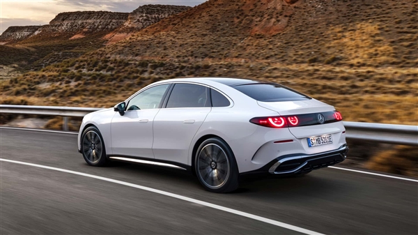 史上最运动的 C 级！奔驰 C 级纯电版全球首发：车内一块巨屏横贯前排