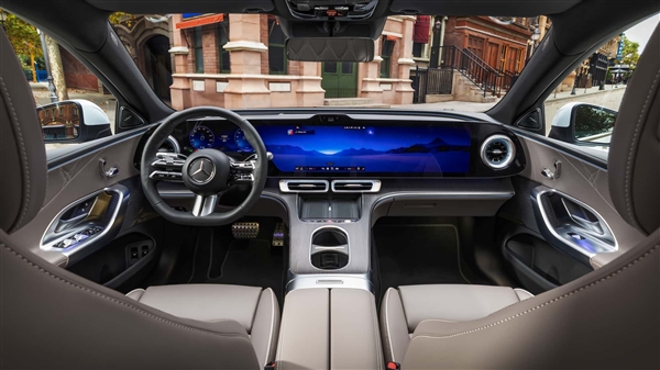 史上最运动的 C 级！奔驰 C 级纯电版全球首发：车内一块巨屏横贯前排