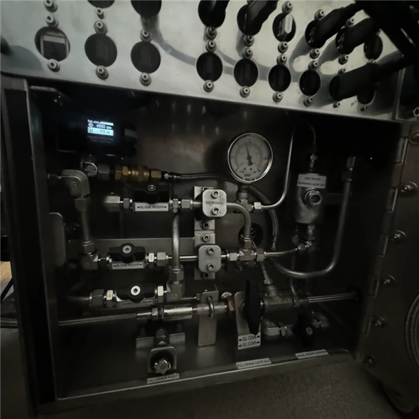 玩家耗时 4 年造出水冷巨兽主机！六翼天使风扇阵列帅炸：测漏居然靠洗洁精