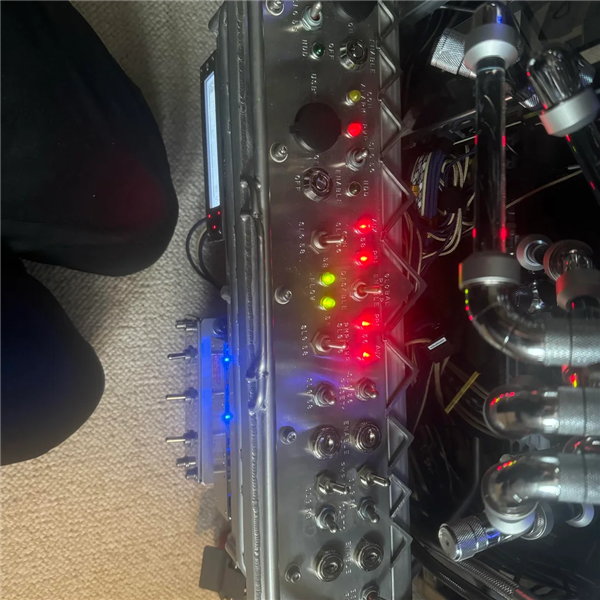 玩家耗时 4 年造出水冷巨兽主机！六翼天使风扇阵列帅炸：测漏居然靠洗洁精