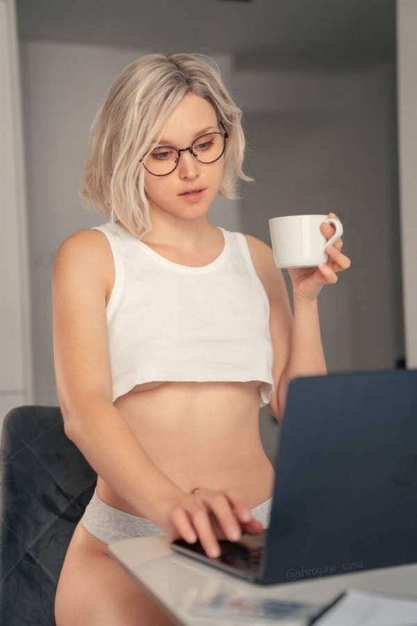 《生化危机9》格蕾丝Cos美图欣赏：女主很诱惑