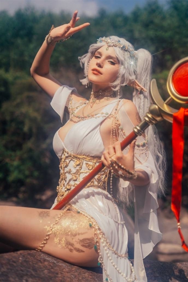 《生化危机9》格蕾丝Cos美图欣赏：女主很诱惑