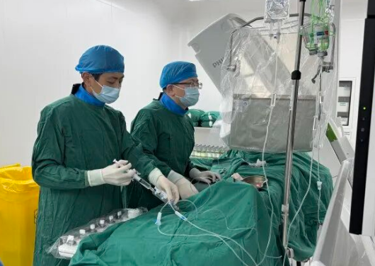 39 岁男子胸痛硬扛 1 小时才知是心梗 全身大汗淋漓