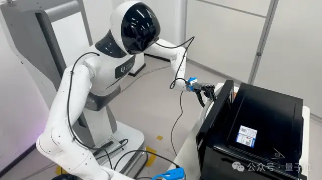 中国具身模型登顶全球！机器人人类数据时代正式开启 – AI快讯网