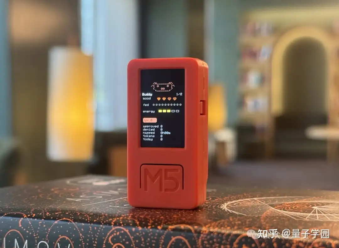 Claude首款AI桌宠硬件深圳制造