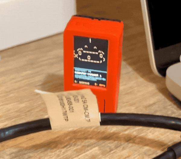 Claude首款AI桌宠硬件深圳制造