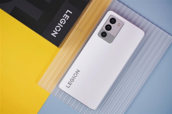 回归首作！联想拯救者手机 Y70 新一代外观揭晓：5 月见