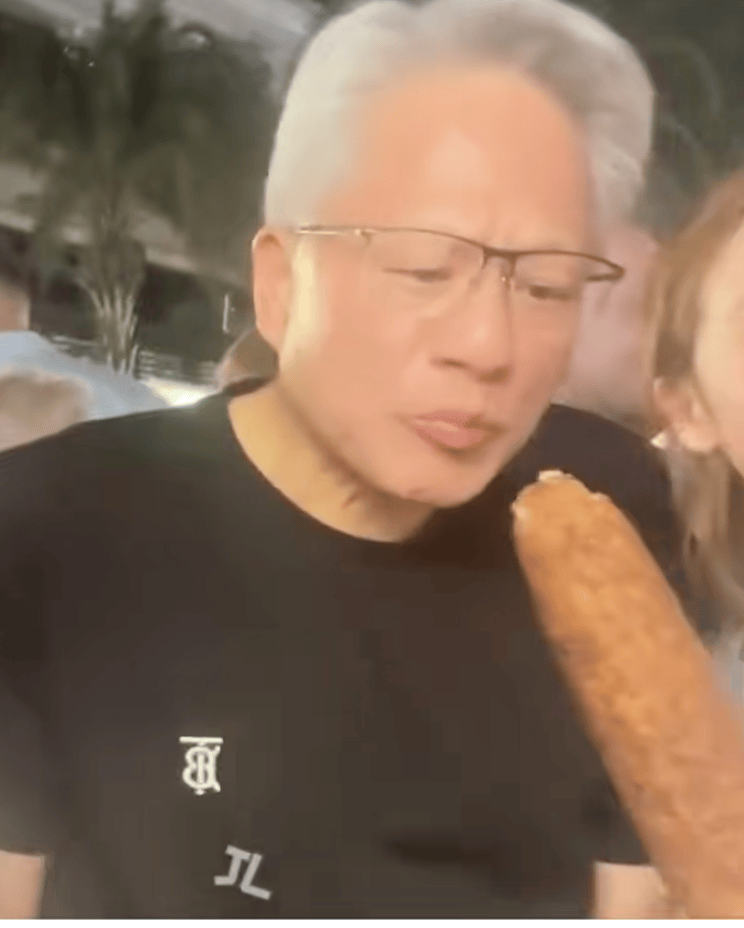 黄仁勋出任清华大学新老师