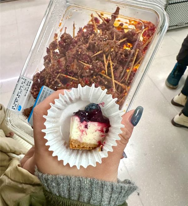 月卖400万的网红零食店 代购比山姆还疯狂