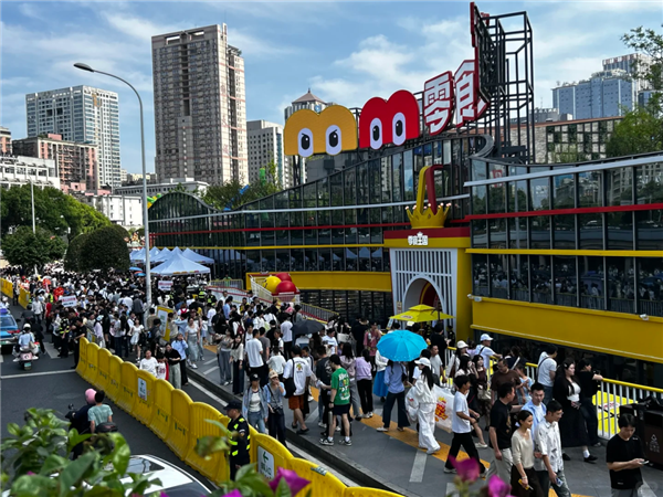 月卖400万的网红零食店 代购比山姆还疯狂