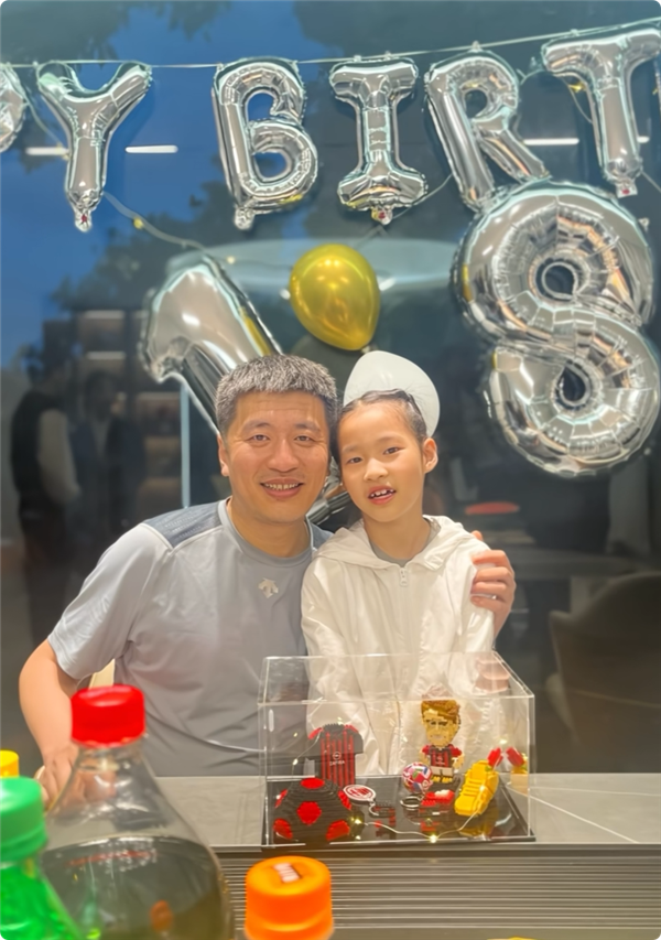 张雪峰42岁冥诞 女儿张姩菡发文：爸爸 我很想你