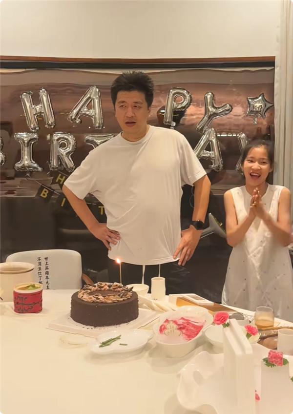 张雪峰42岁冥诞 女儿张姩菡发文：爸爸 我很想你