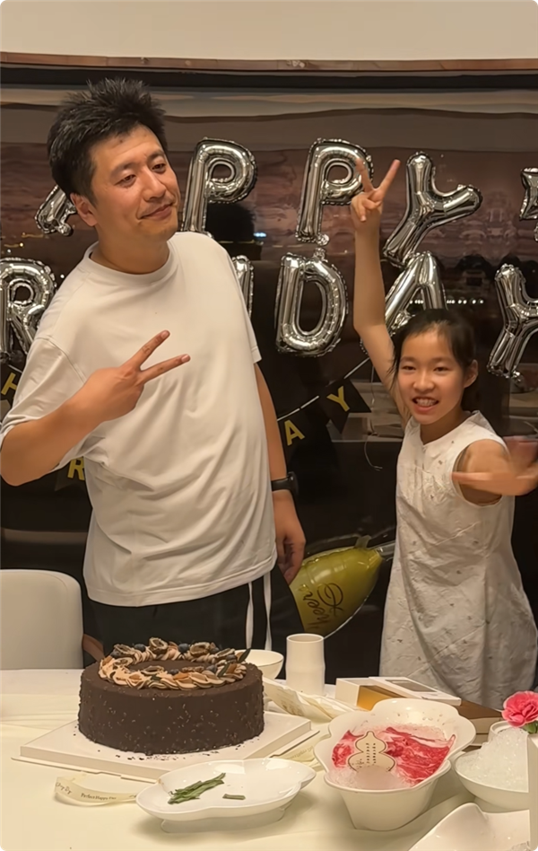 张雪峰42岁冥诞 女儿张姩菡发文：爸爸 我很想你