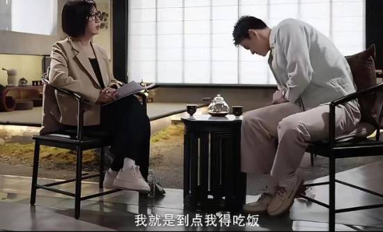 孙杨接受采访时突然拿手机开始点餐:到饭点了啊