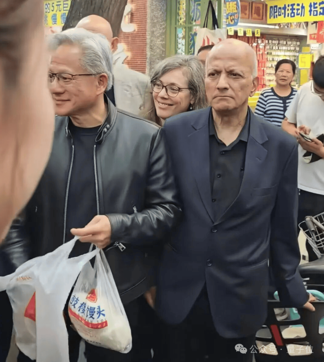 黄仁勋打卡北京必吃榜，后海酒吧老板透露他承诺每年都来
