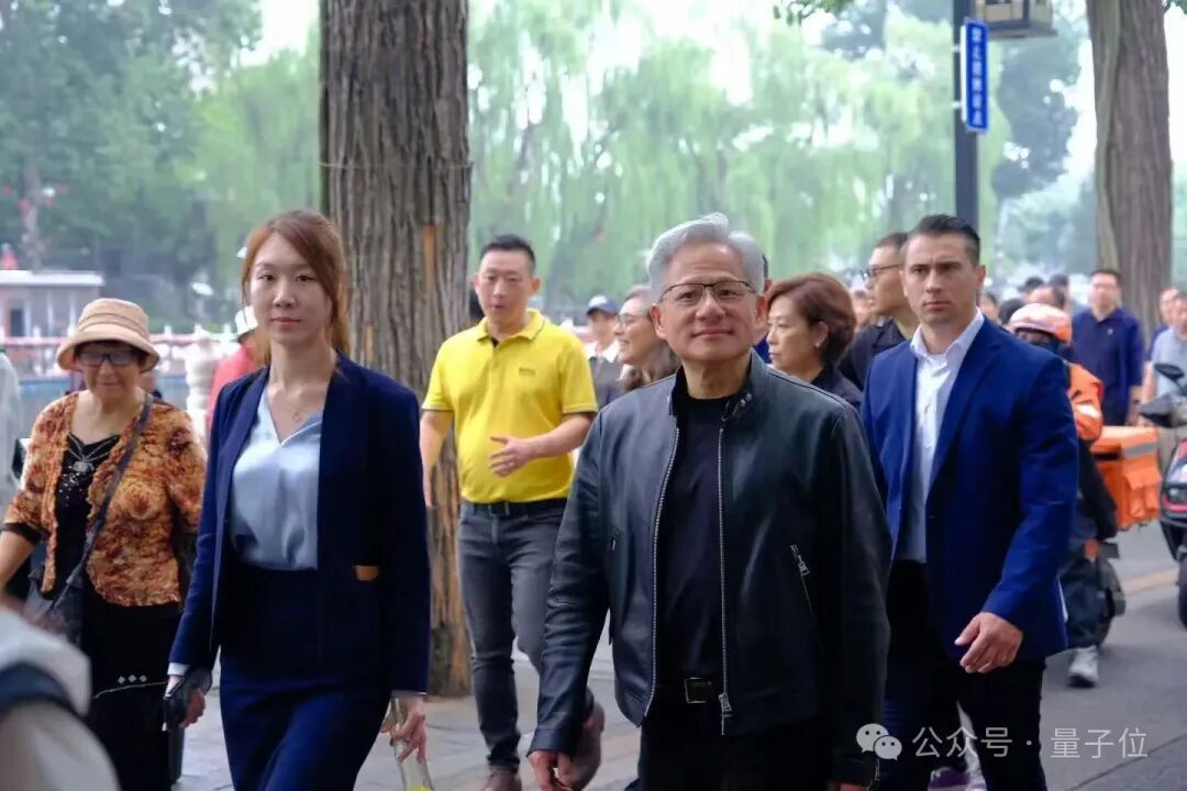 黄仁勋打卡北京必吃榜，后海酒吧老板透露他承诺每年都来