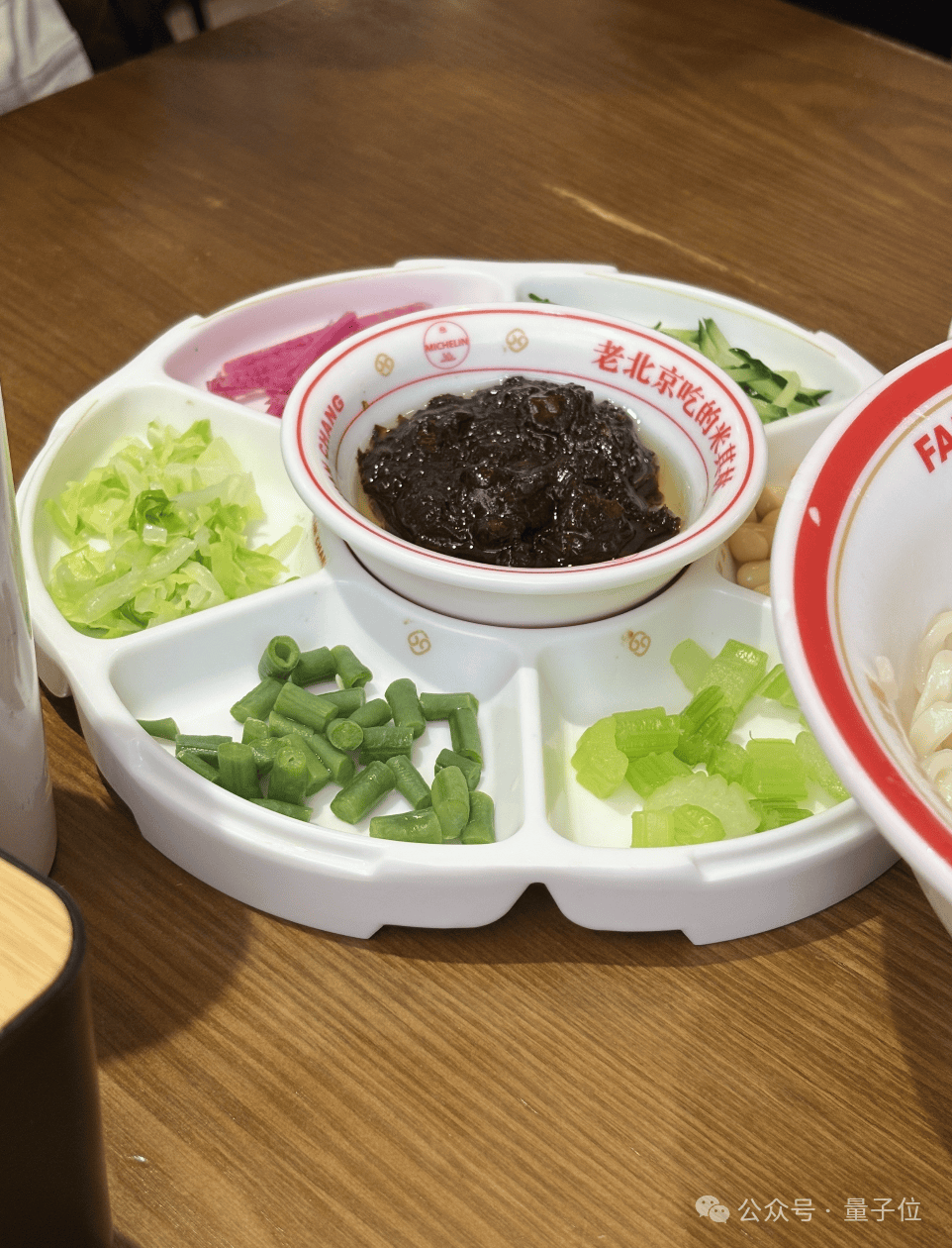 黄仁勋打卡北京必吃榜，后海酒吧老板透露他承诺每年都来