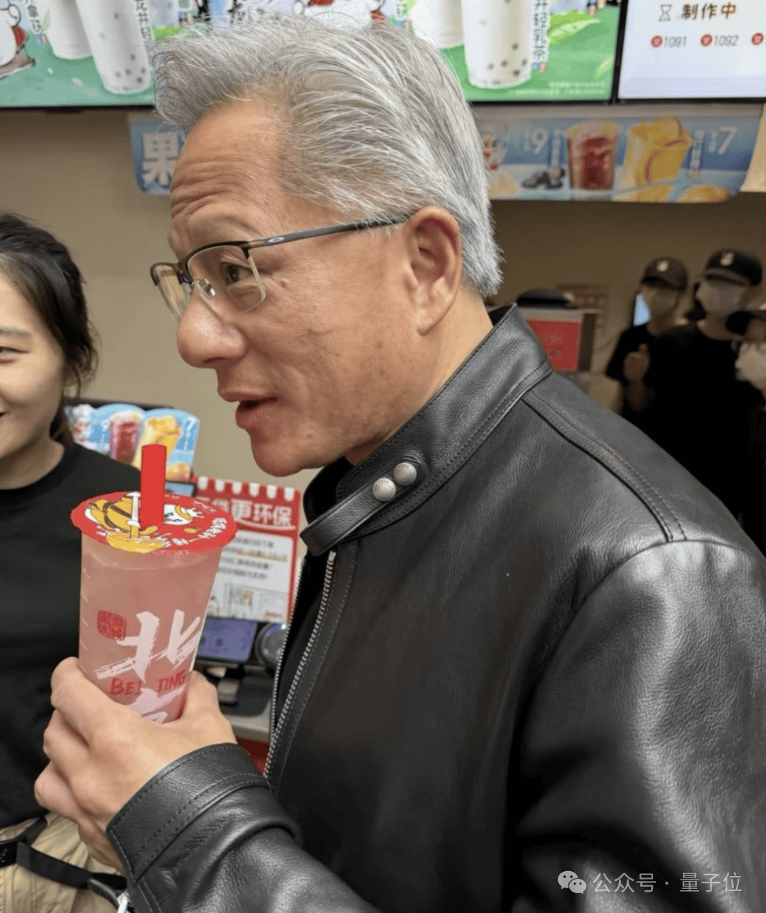 黄仁勋打卡北京必吃榜，后海酒吧老板透露他承诺每年都来