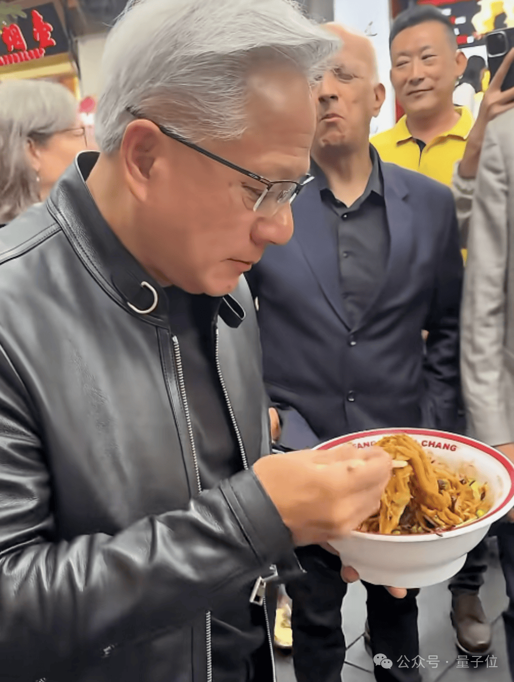 黄仁勋打卡北京必吃榜，后海酒吧老板透露他承诺每年都来