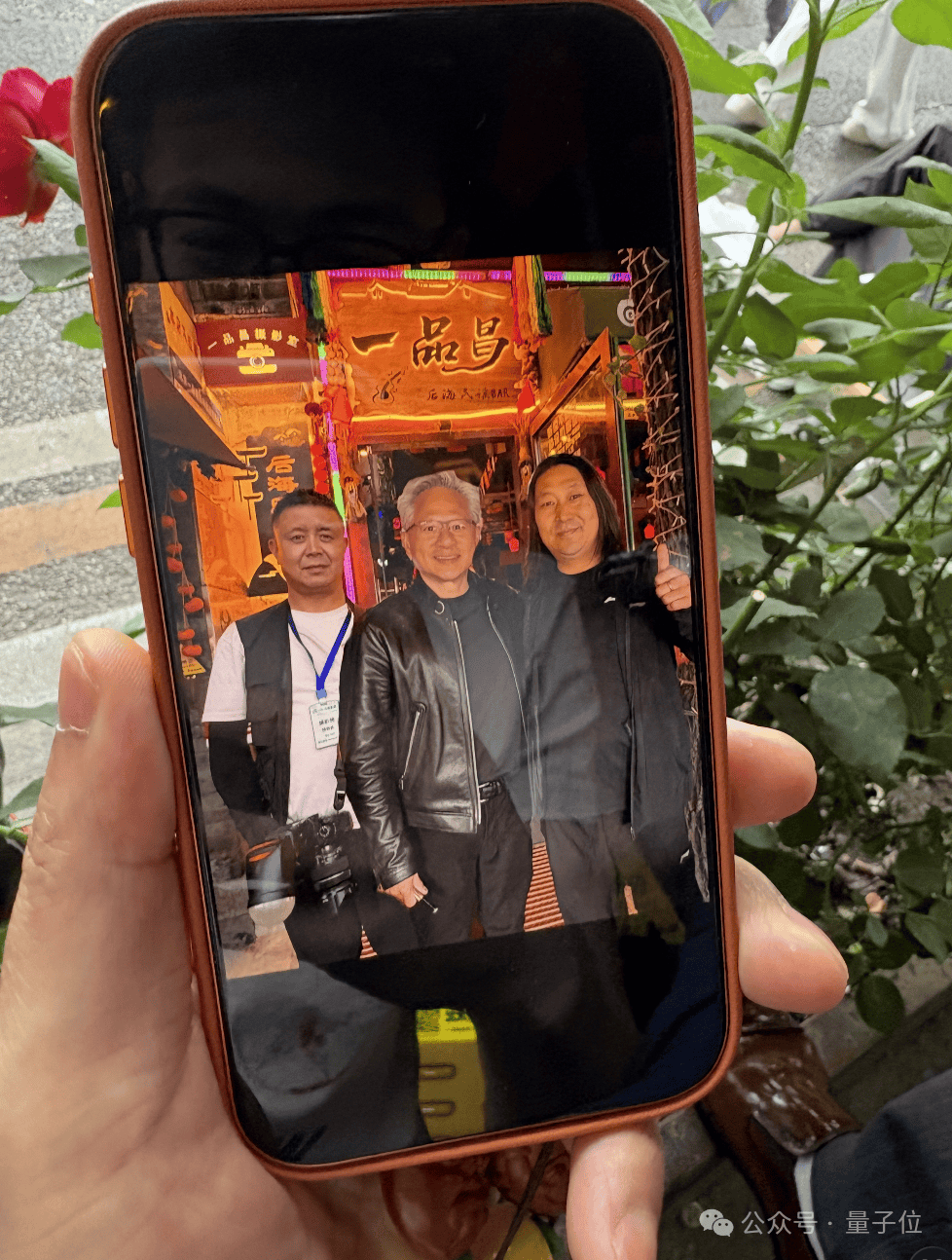 黄仁勋打卡北京必吃榜，后海酒吧老板透露他承诺每年都来