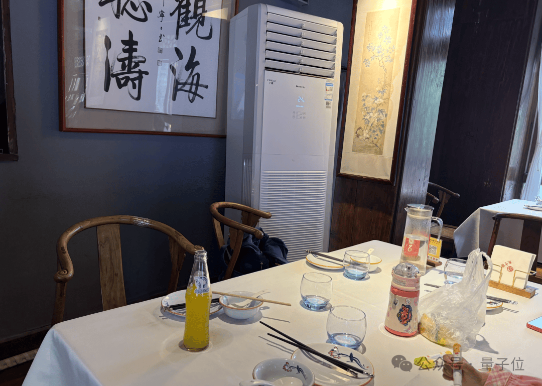 黄仁勋打卡北京必吃榜，后海酒吧老板透露他承诺每年都来