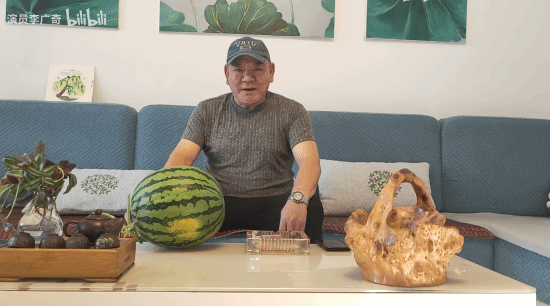 华强买瓜瓜摊老板现身B站!回应鬼畜二创视频