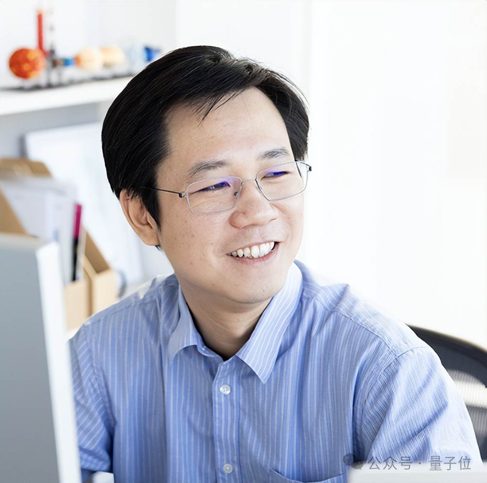 全员本科生！何恺明组新作：文生图，仅需258M参数