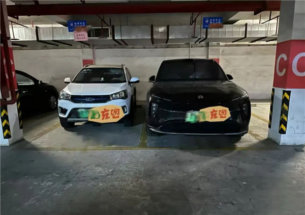 有种痛苦叫邻居买大车 你要爬副驾上下车：油车主们吐槽新能源车越来越大、重
