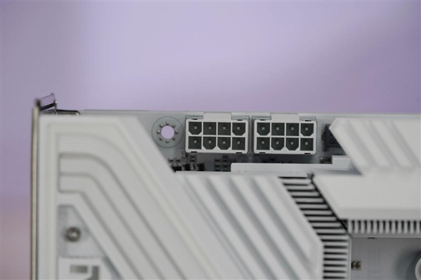 沉金+背钻工艺 七彩虹iGame X870E白火神图赏 专为AMD X3D处理器打造