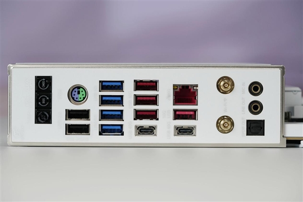 沉金+背钻工艺 七彩虹iGame X870E白火神图赏 专为AMD X3D处理器打造