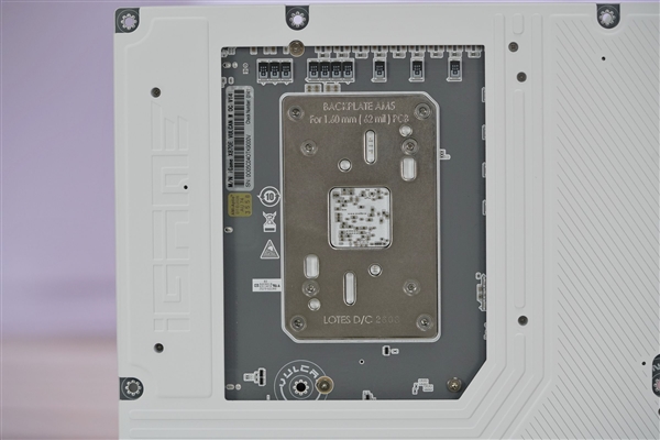 沉金+背钻工艺 七彩虹iGame X870E白火神图赏 专为AMD X3D处理器打造