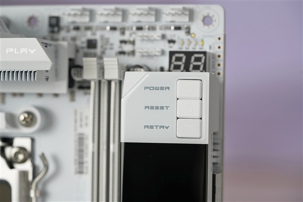 沉金+背钻工艺 七彩虹iGame X870E白火神图赏 专为AMD X3D处理器打造