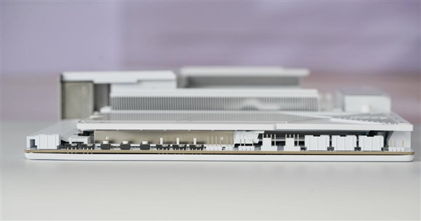 沉金+背钻工艺 七彩虹iGame X870E白火神图赏 专为AMD X3D处理器打造