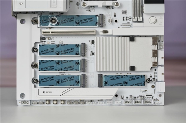 沉金+背钻工艺 七彩虹iGame X870E白火神图赏 专为AMD X3D处理器打造