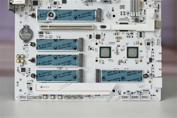 沉金+背钻工艺 七彩虹iGame X870E白火神图赏 专为AMD X3D处理器打造