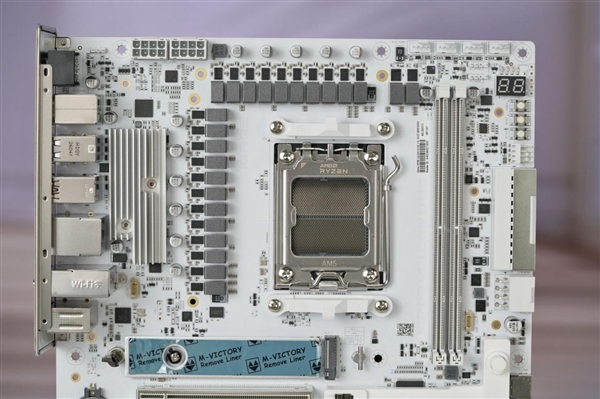 沉金+背钻工艺 七彩虹iGame X870E白火神图赏 专为AMD X3D处理器打造