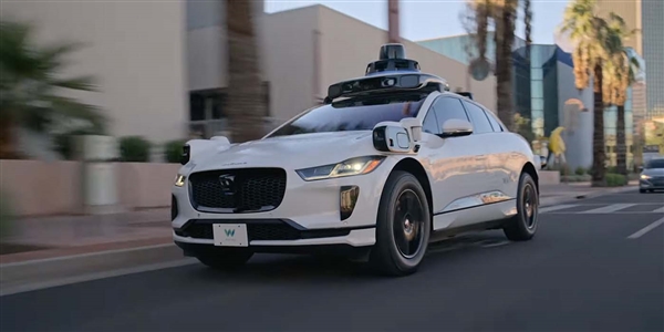 一片树叶都能逼停无人车！Waymo CEO炮轰纯视觉路线：只靠摄像头无法完全自动驾驶